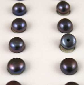 Perle coltivate fondo piatto viola scuro  Hover