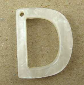 Lettera in resina D