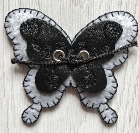 Farfalla con inserto similpelle nero