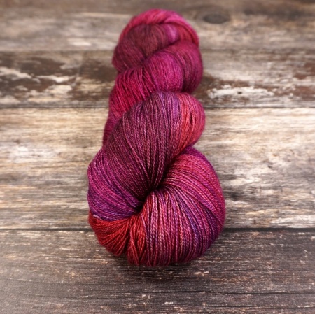 Fyberspates Gleem Lace 718 Plum Imps